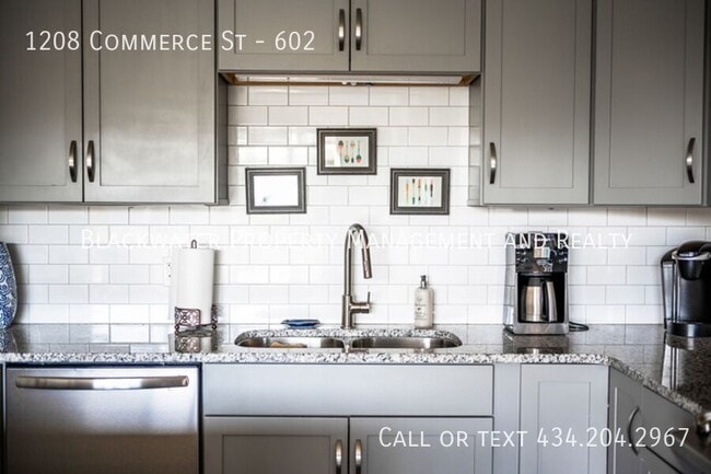 Building Photo - 1208 Commerce St