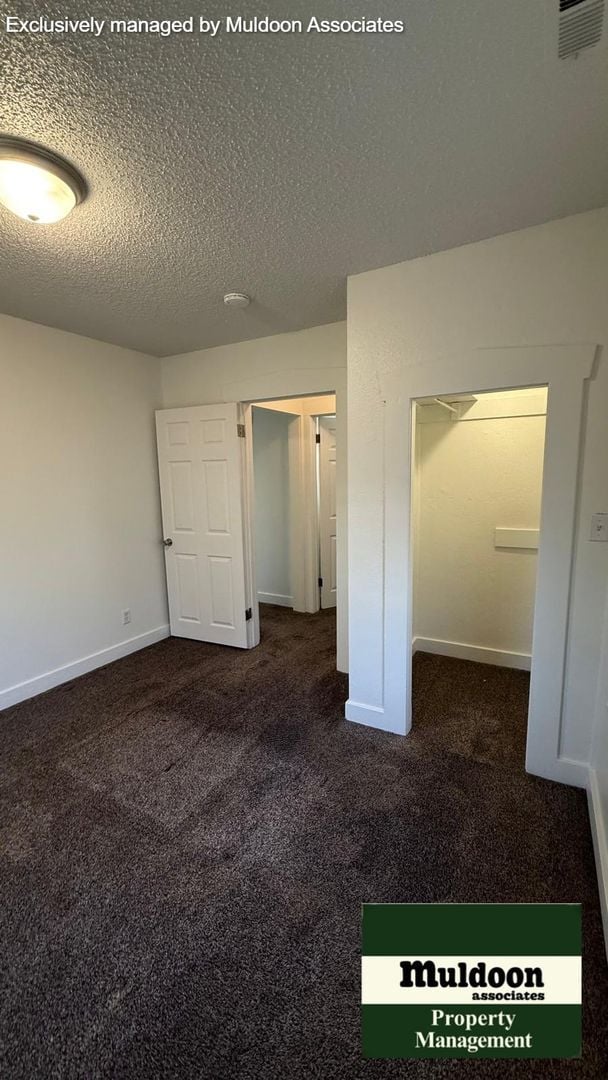 Building Photo - Cute 1.5 story!