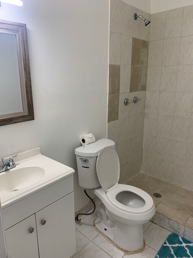 Building Photo - 900 NW