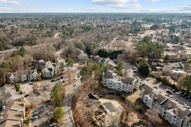 Building Photo - Freshly Remodeled 3rd Floor Apartment
