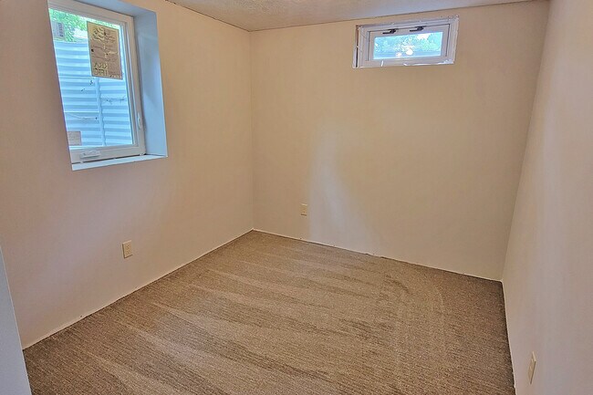 Building Photo - 1808 Dakota St