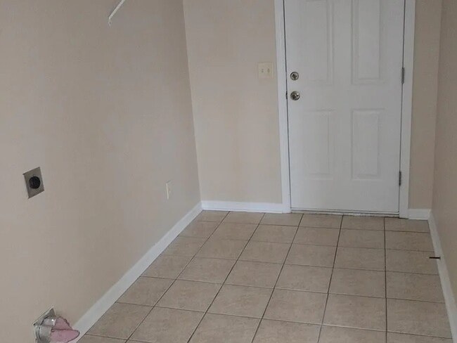 Building Photo - 96 W Daryl Dr