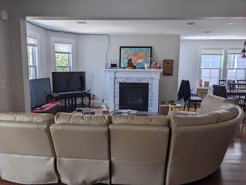 Building Photo - 318 Concord Ave