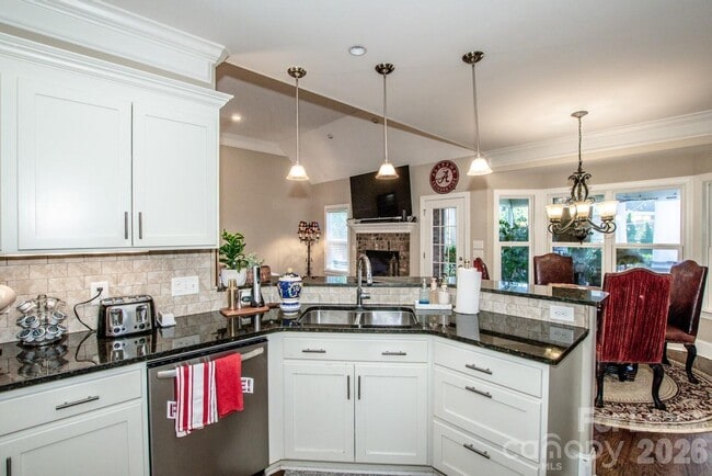 Building Photo - 111 River Birch Cir