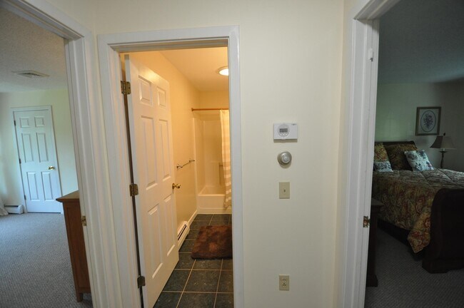 Building Photo - 181 Riverside Townhouses Rd