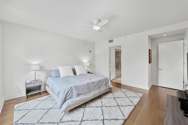 Building Photo - 210 Lee Barton Dr