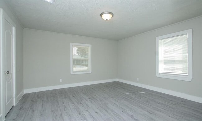 Building Photo - 4826 Larkspur St