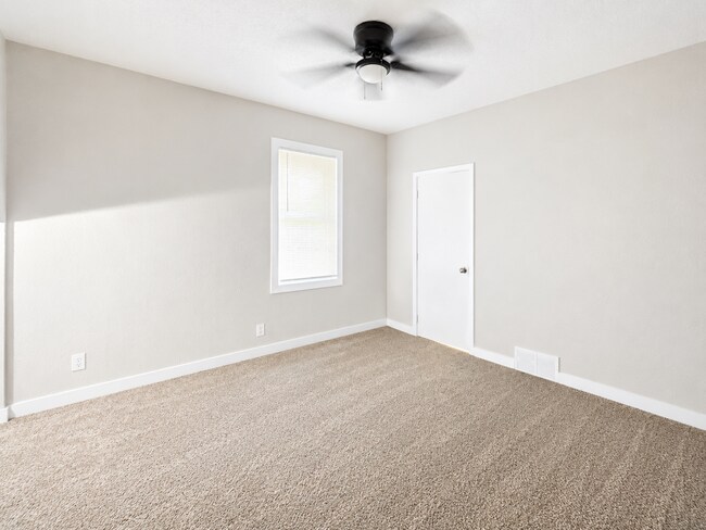 Building Photo - Spacious 6-Bedroom, 4-Bath Home with Plenty of Living Space