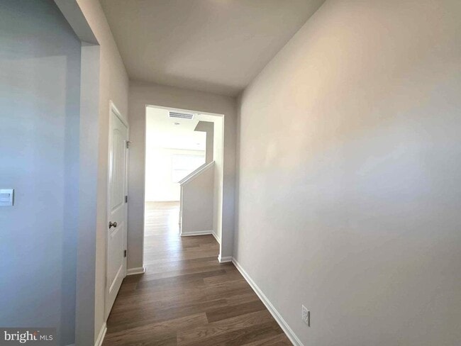 Building Photo - 374 Robbins Farm Rd