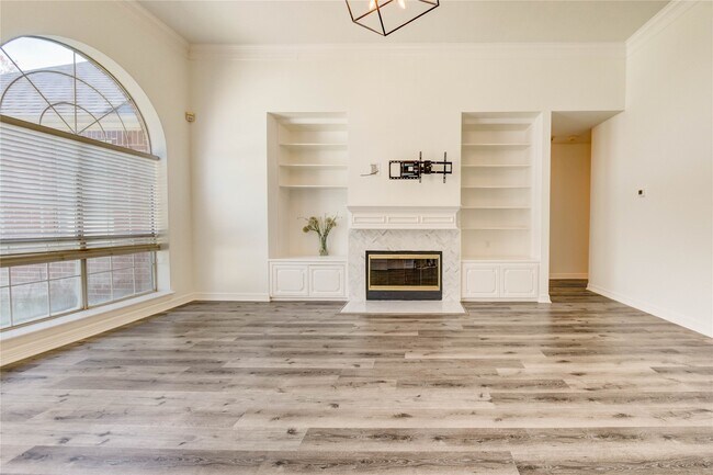 Building Photo - 8803 Memorial Creek Dr