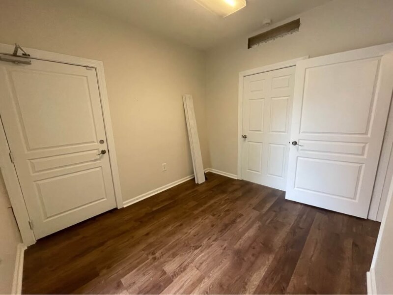 Building Photo - 607 Lady St