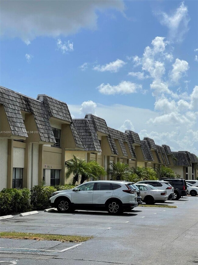 Building Photo - 11150 Royal Palm Blvd