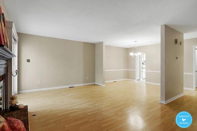 Building Photo - 5738-5733 3 Oaks Dr