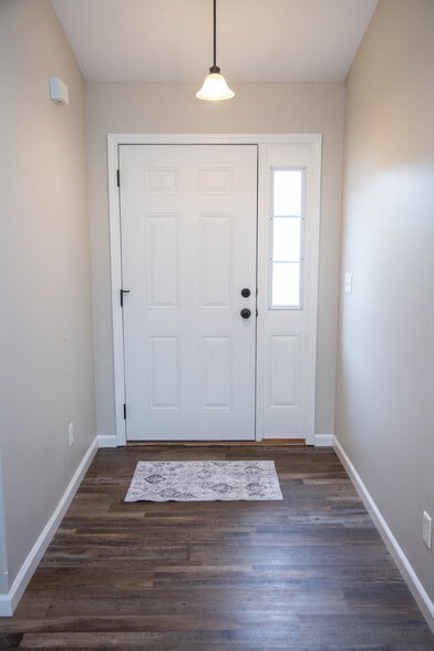 Building Photo - 2270 Fawn View Dr