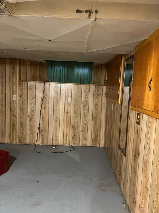 Building Photo - Charming 5 Bed, 2 bath home in the heart o...