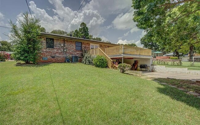 Building Photo - 610 N 6th Ave