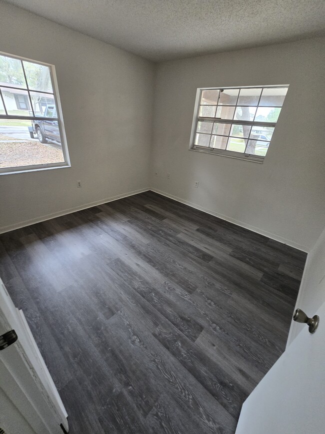 Building Photo - 2259 W Menores Dr