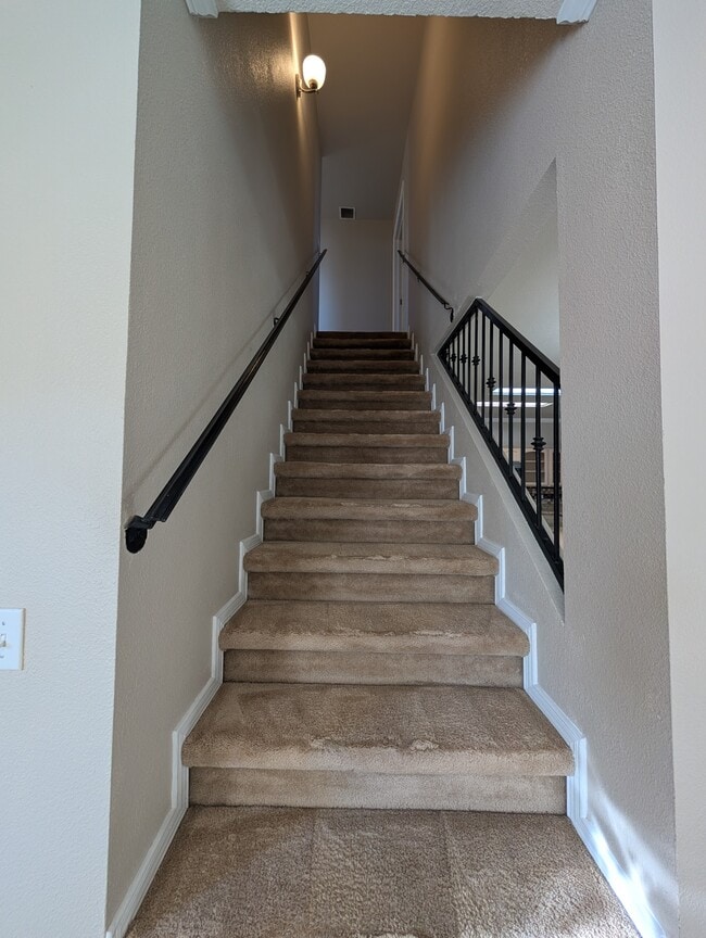 Building Photo - 805 Bonnie Ct