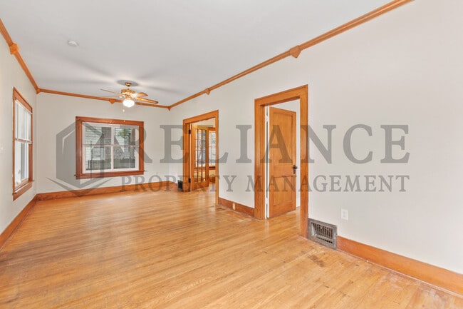 Building Photo - 719 S Glenn St