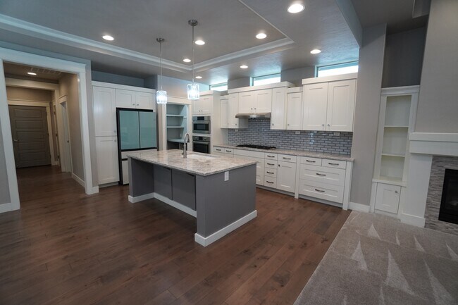 Building Photo - 407 W Pavilion Ln