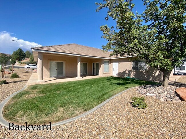Building Photo - SPACIOUS HOME FOR RENT!