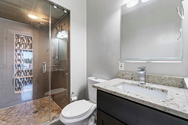 Building Photo - 2118 4th St NE