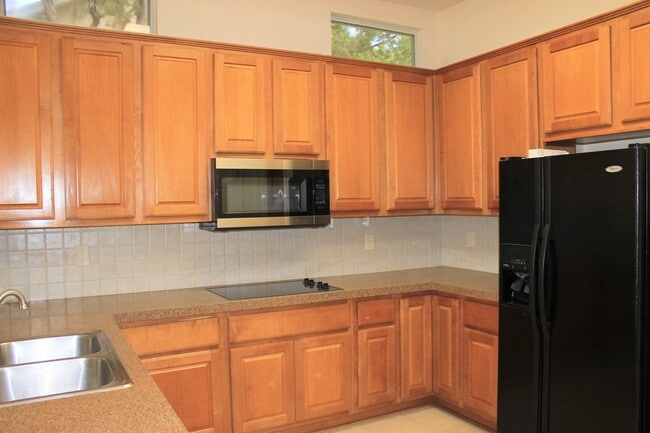 Building Photo - 103 Hill Country Dr