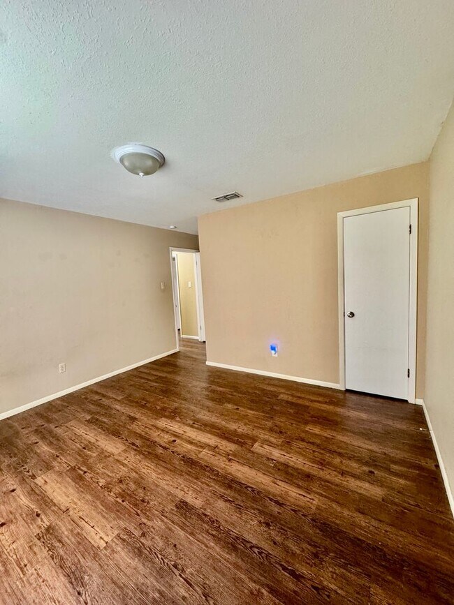 Building Photo - 5122 Moultrie Dr