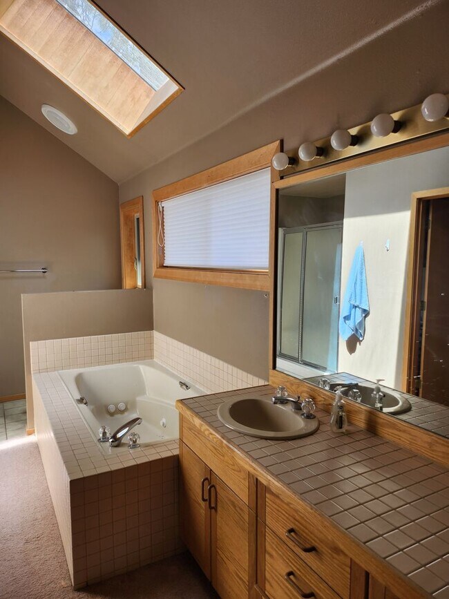 Building Photo - Riverfront - FALL SPECIAL - $250/OFF FIRST...
