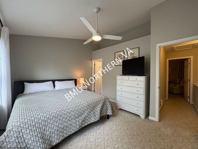 Building Photo - 301 Bridle Crest Square NE
