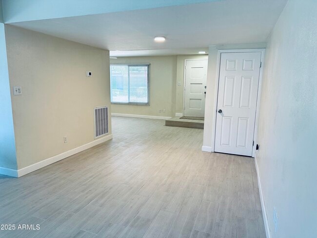 Building Photo - 2034 W Elm St