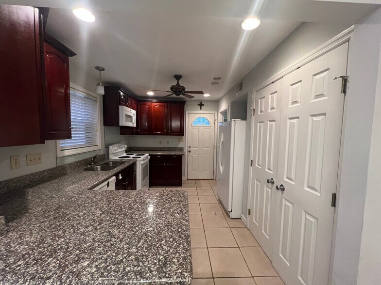 Kitchen - 6803 Louisville St