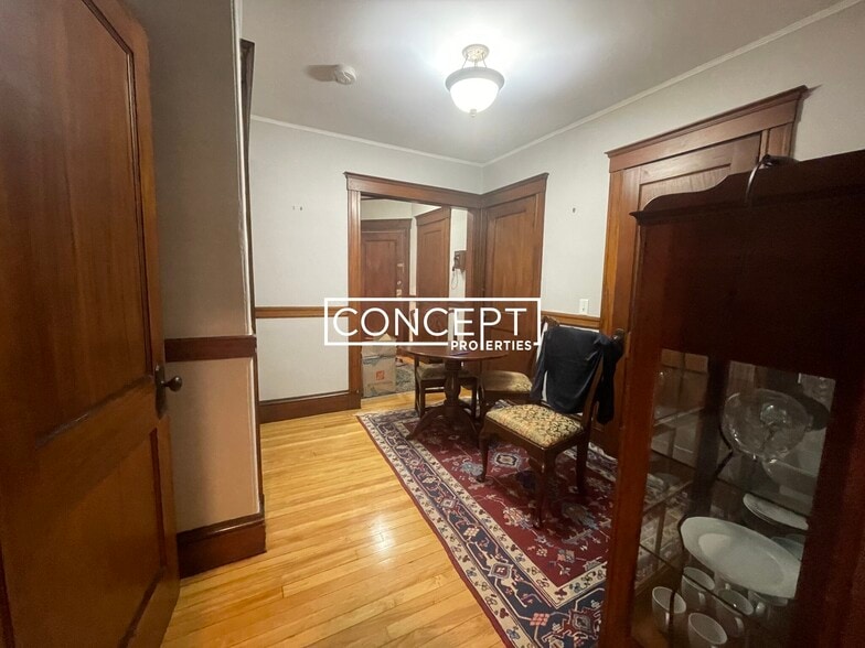 Building Photo - 13 Story St