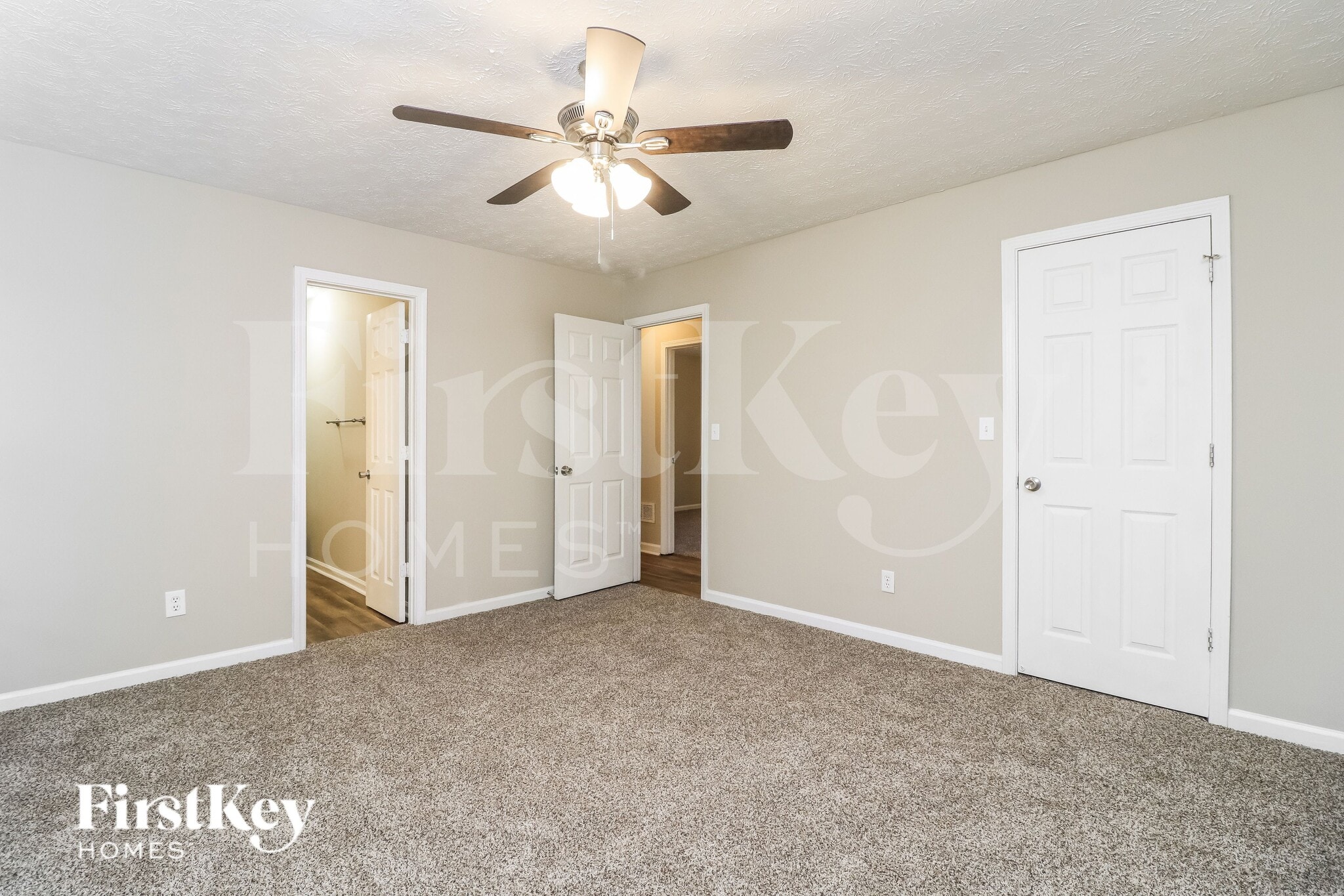 Building Photo - 325 Arapaho Dr SE