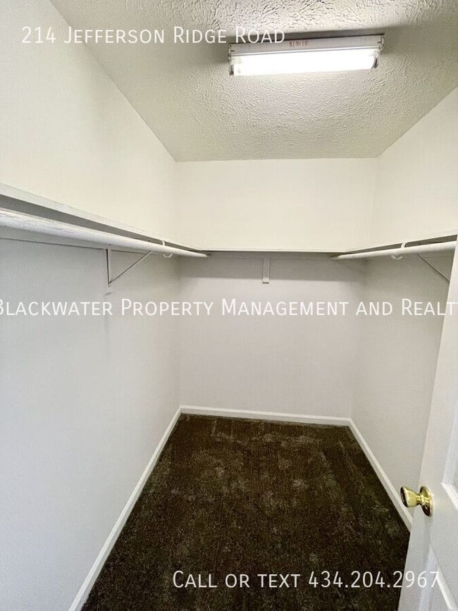 Building Photo - 214 Jefferson Ridge Rd