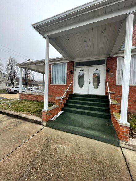 Primary Photo - 701 4th Ave