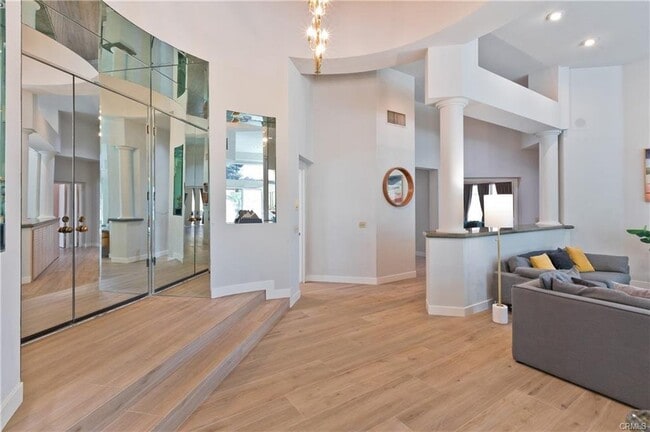 Building Photo - 54015 Southern Hill