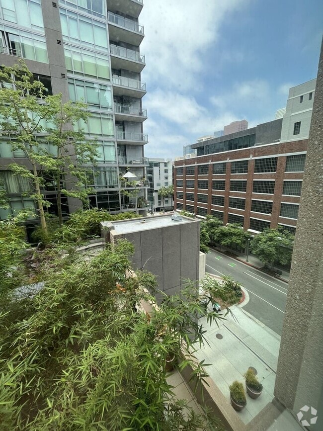Building Photo - COMING SOON! Sleek & Sophisticated 1-Bedro...