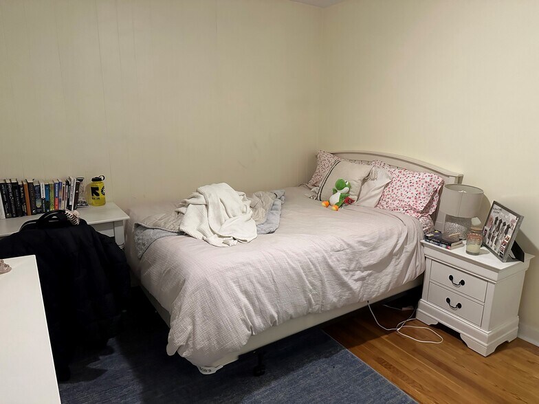 Building Photo - 137 Endicott St