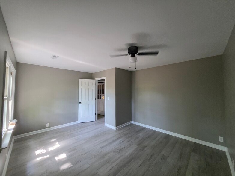 Building Photo - 2412 Springhill Rd