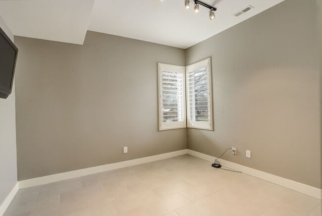 Building Photo - 4 Bedroom 3 Bath With Tons of Character Ne...