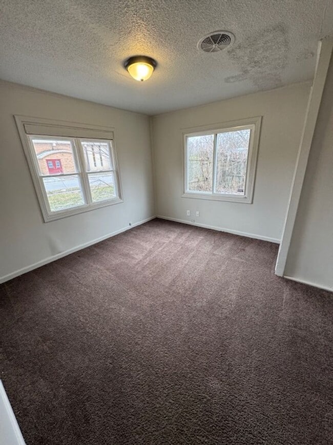 Building Photo - 4622 Smith St