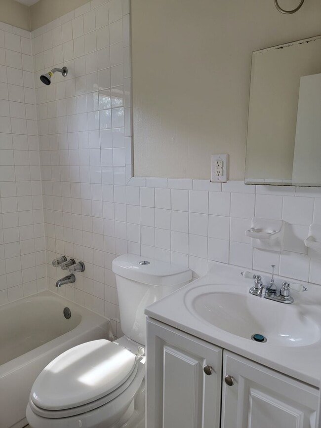 Building Photo - 2 Bedroom 1bath Oceanview/Bayview