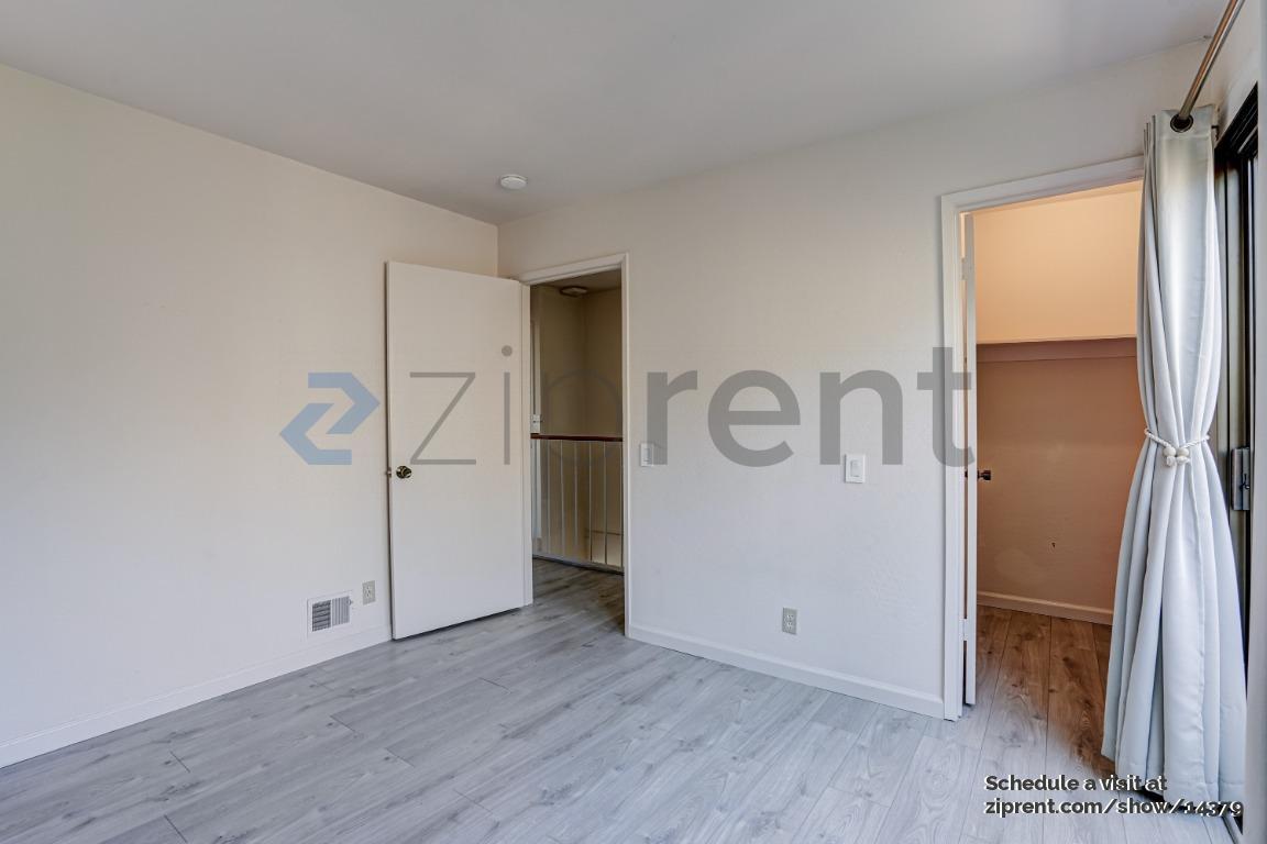 Building Photo - Unit