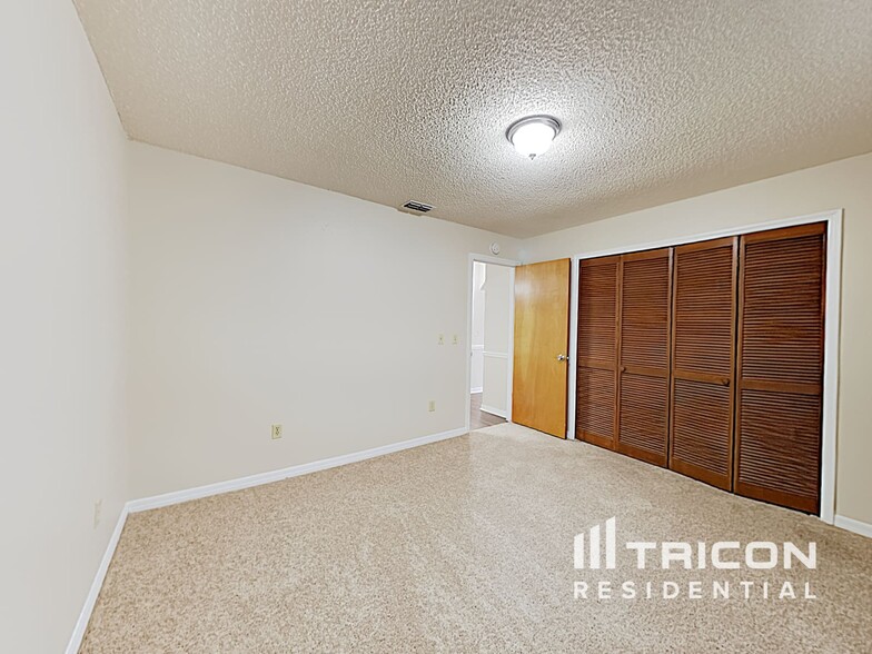 Building Photo - 106 Heather Ln Dr