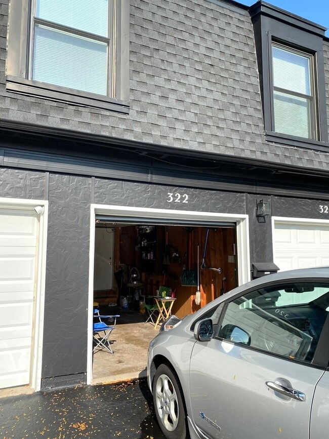 Building Photo - 322 Inverrary Ln