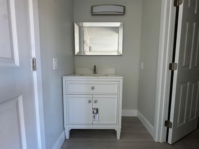 Building Photo - Fully renovated Condo