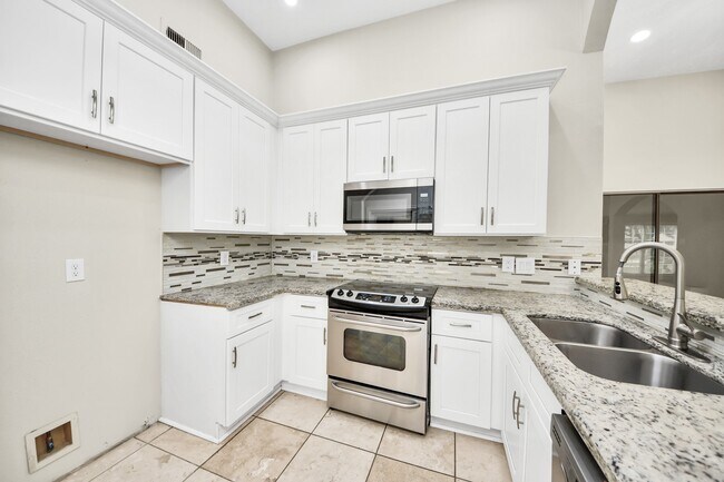 Building Photo - 5039 E Pagewick Dr