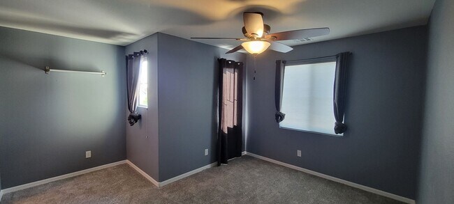 Building Photo - 4 bedroom plus roof top deck 1 bedroom dow...