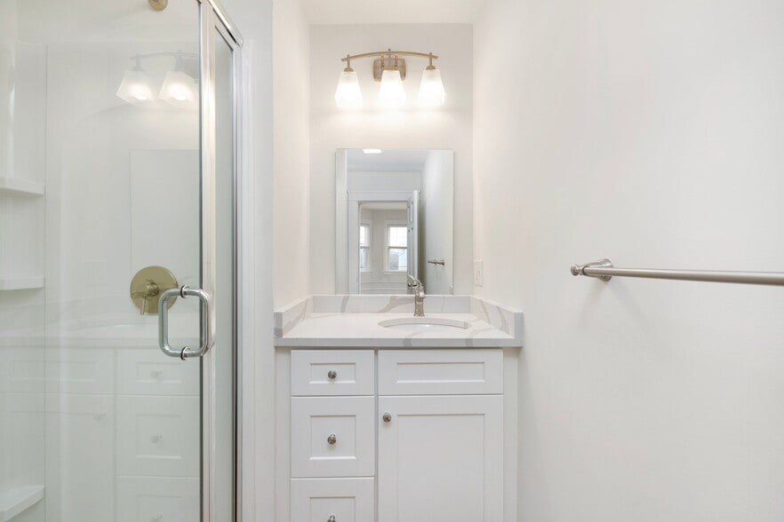 Bathroom - 54 Sutton St